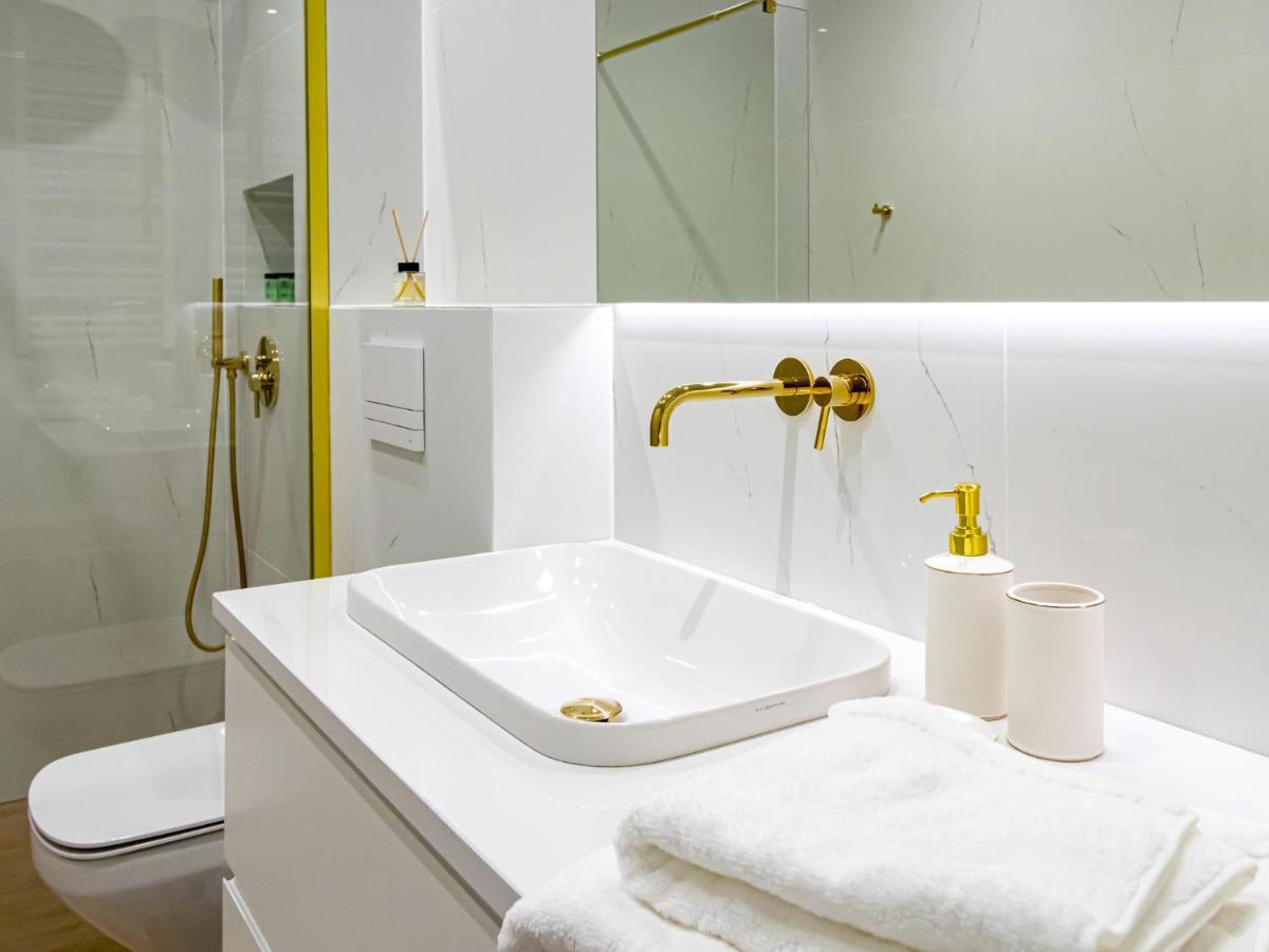 Golden Star Apartment Krakow Bagian luar foto