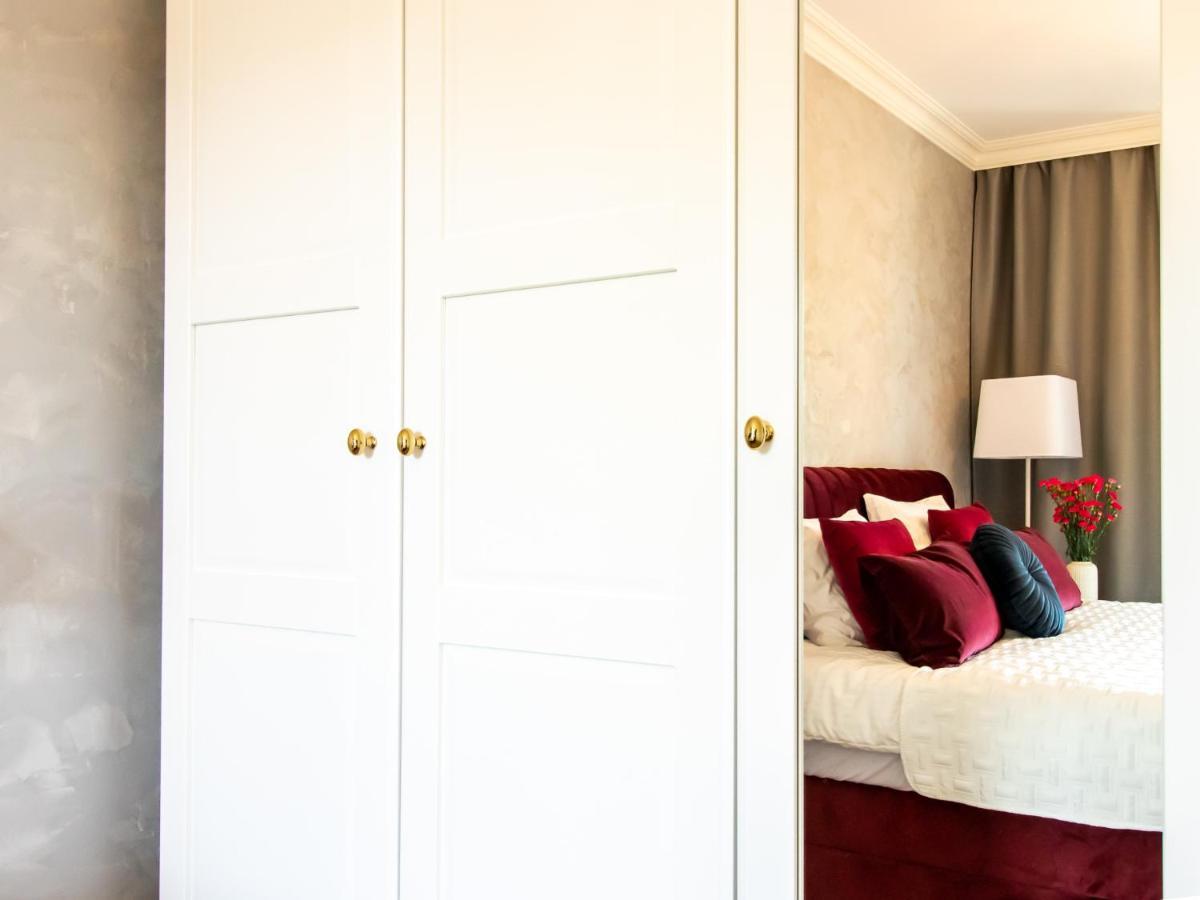 Golden Star Apartment Krakow Bagian luar foto